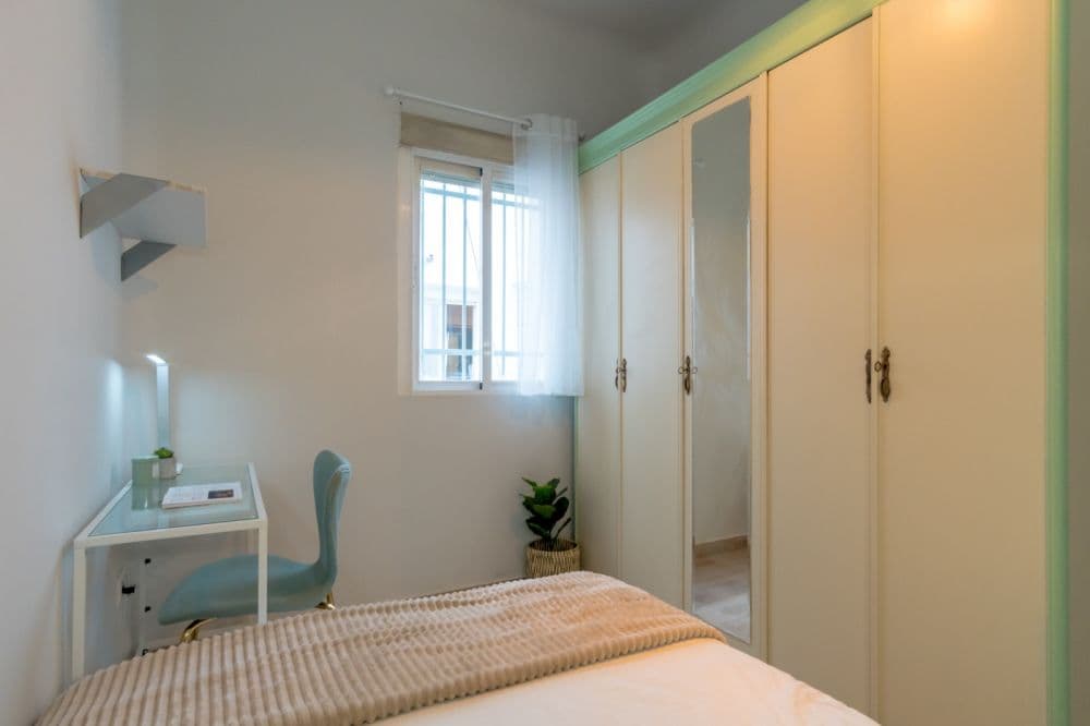 Private room in Madrid photo 3