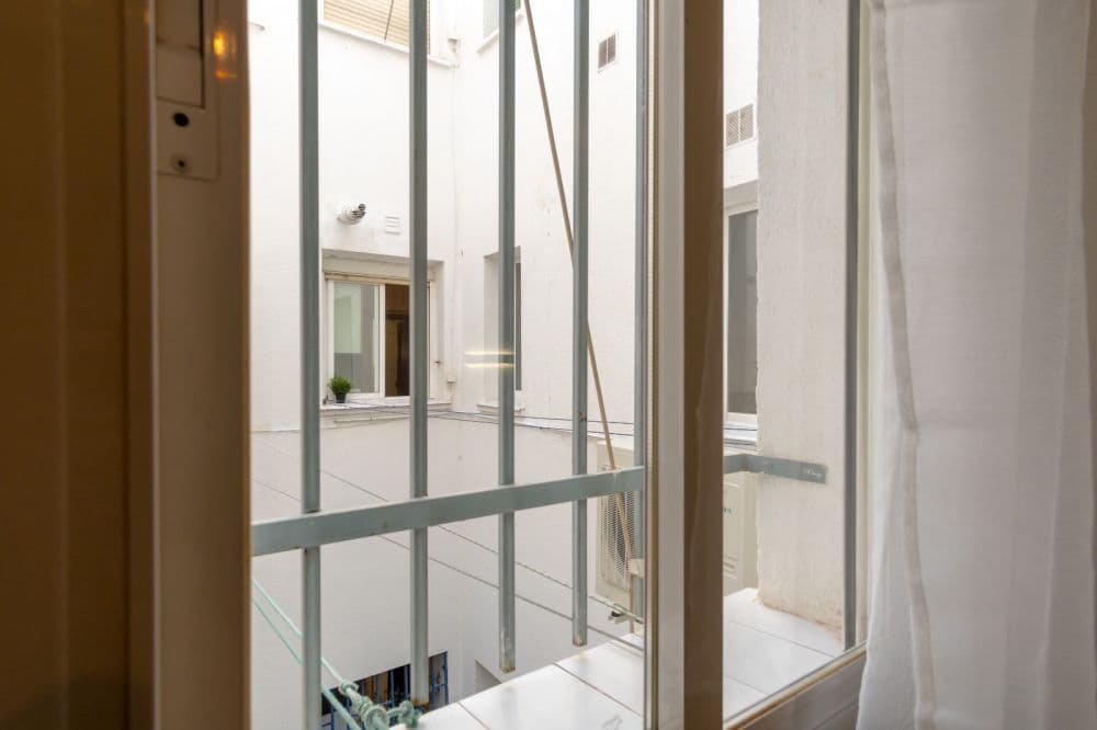 Private room in Madrid photo 4